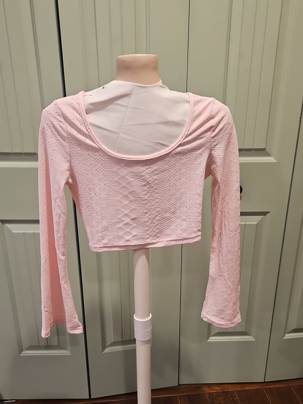 SHEIN Light Pink Long-Sleeve Cropped Top